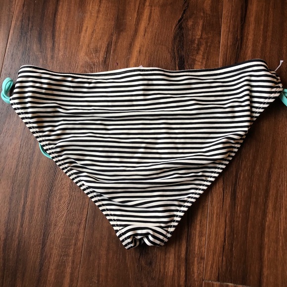 B/W striped size large bikini bottoms w/ teal ties - Picture 6 of 10